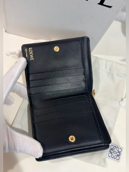 LOEWE Repeat Compact Zip Wallet In Embossed Silk Calfskin - Picture 4 of 15